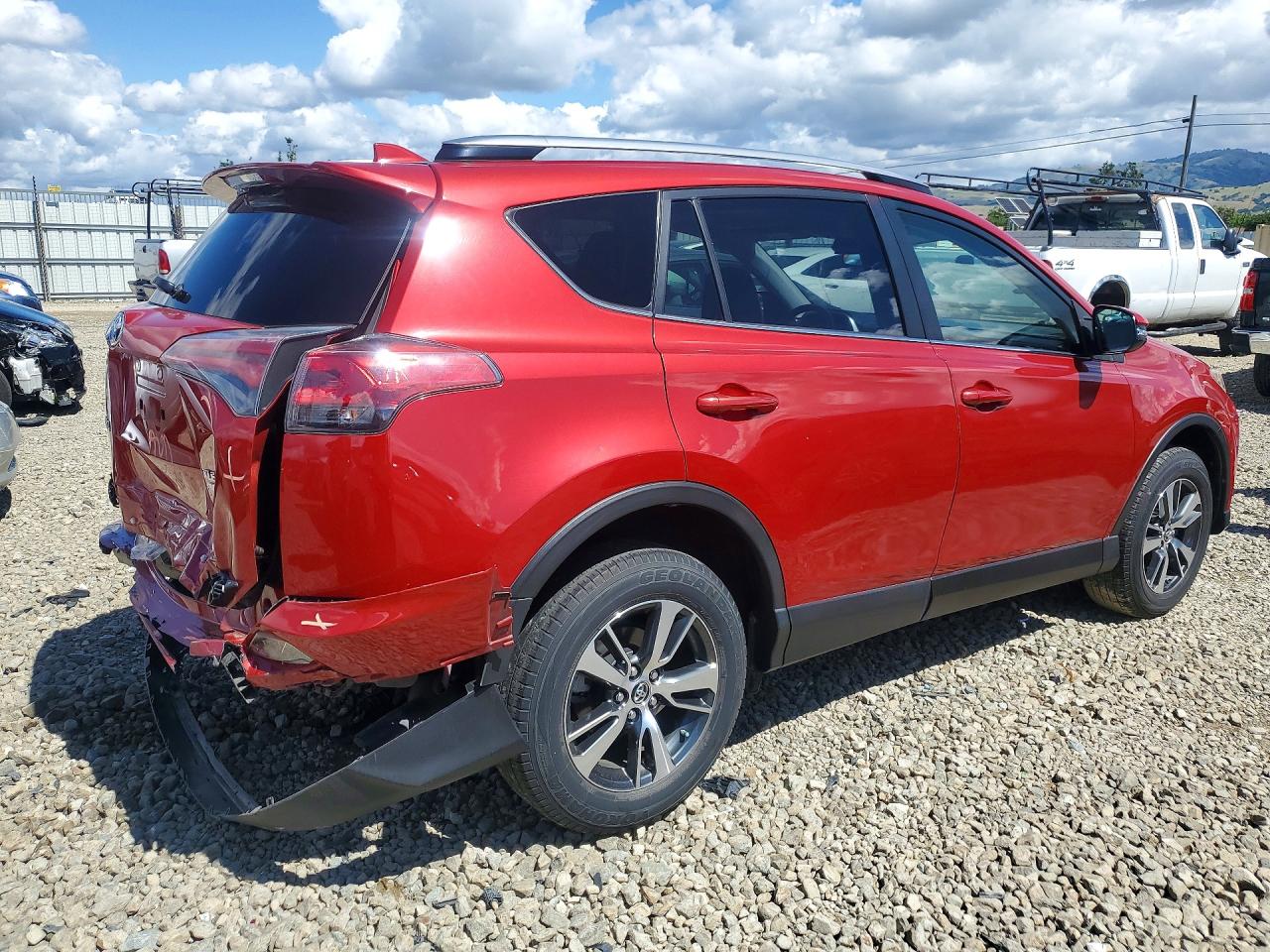 2017 TOYOTA RAV4 XLE photo 3