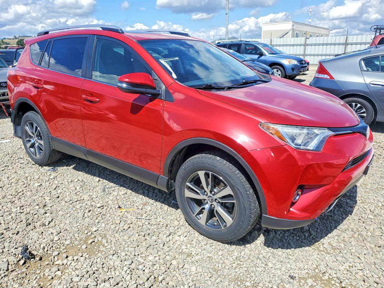 2017 TOYOTA RAV4 XLE photo 4