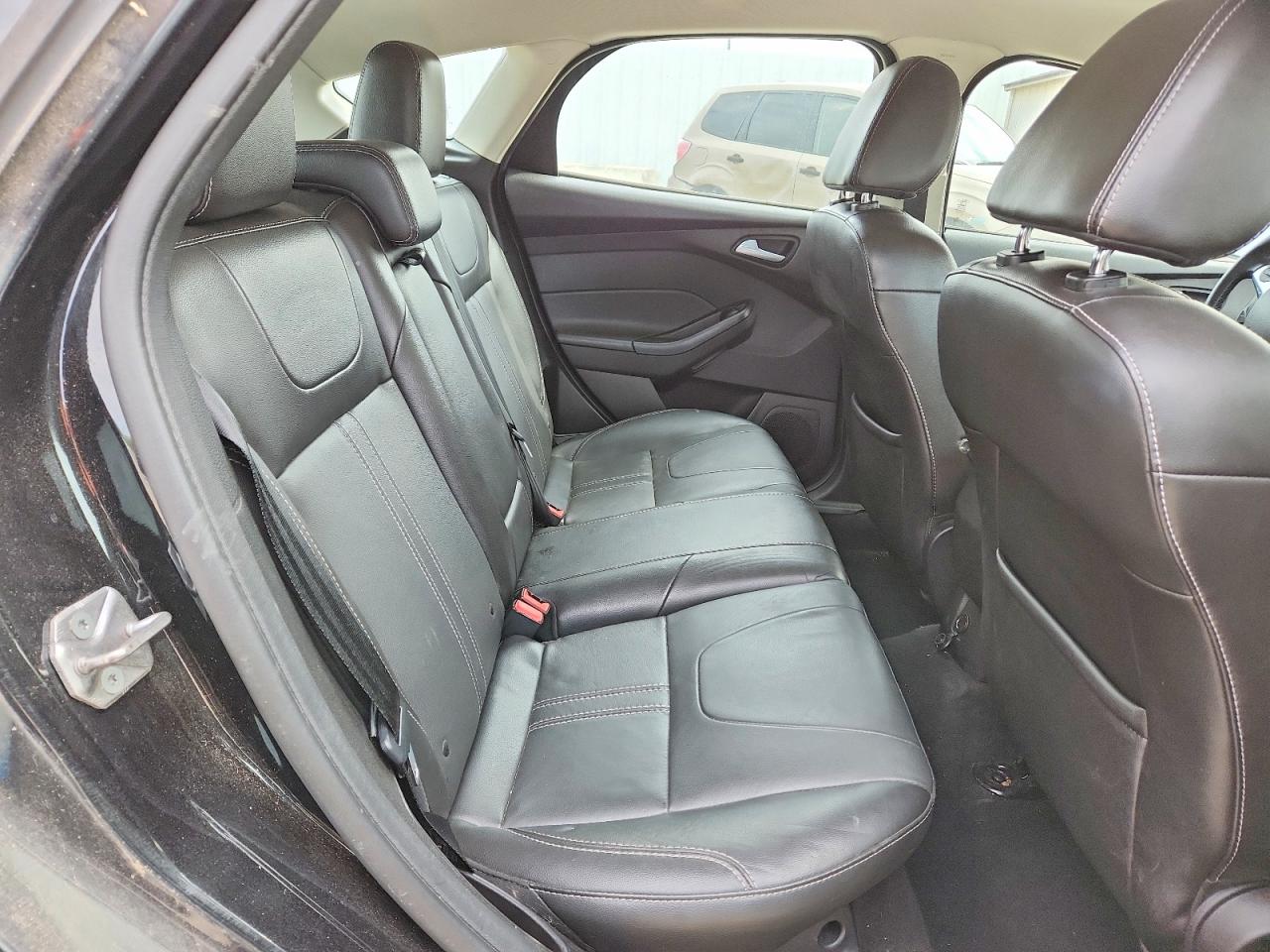 2014 FORD FOCUS SE photo 28