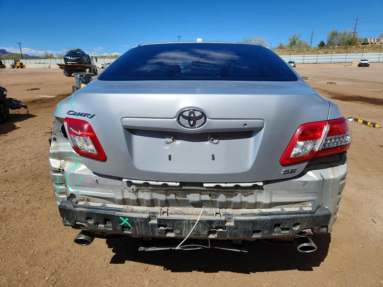 2010 TOYOTA CAMRY SE photo 11