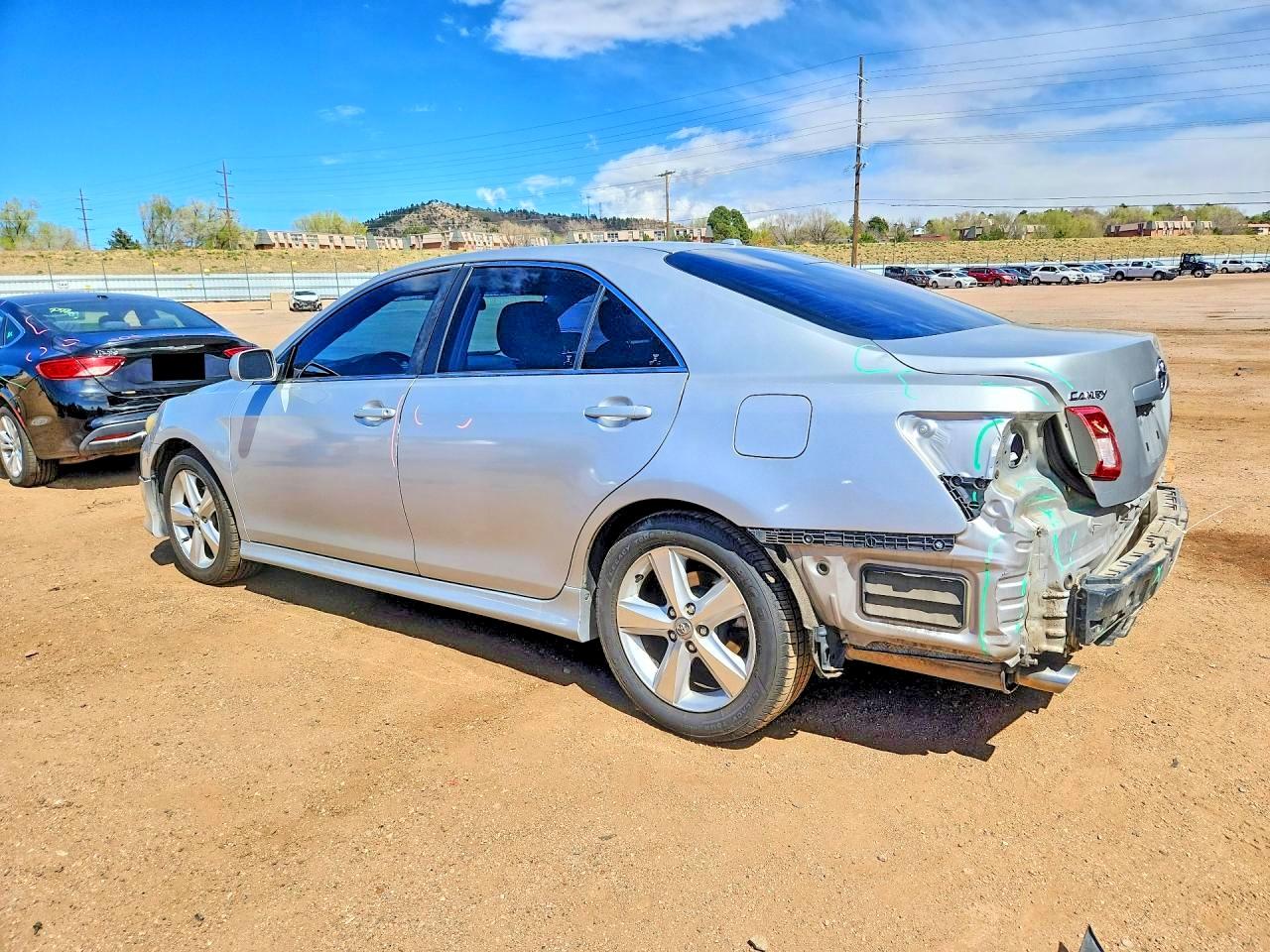 2010 TOYOTA CAMRY SE photo 3