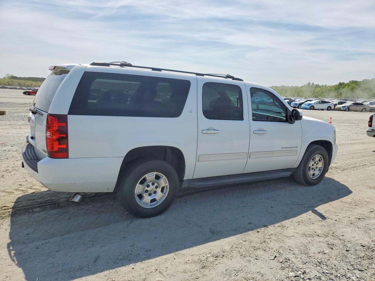 2011 CHEVROLET SUBURBAN C1500 LT photo 5