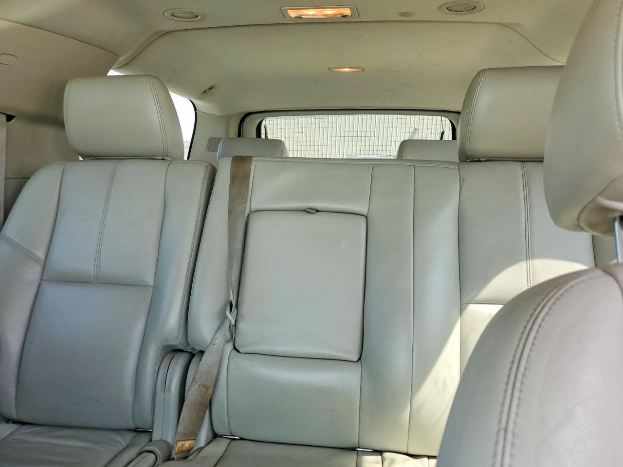 2011 CHEVROLET SUBURBAN C1500 LT photo 19