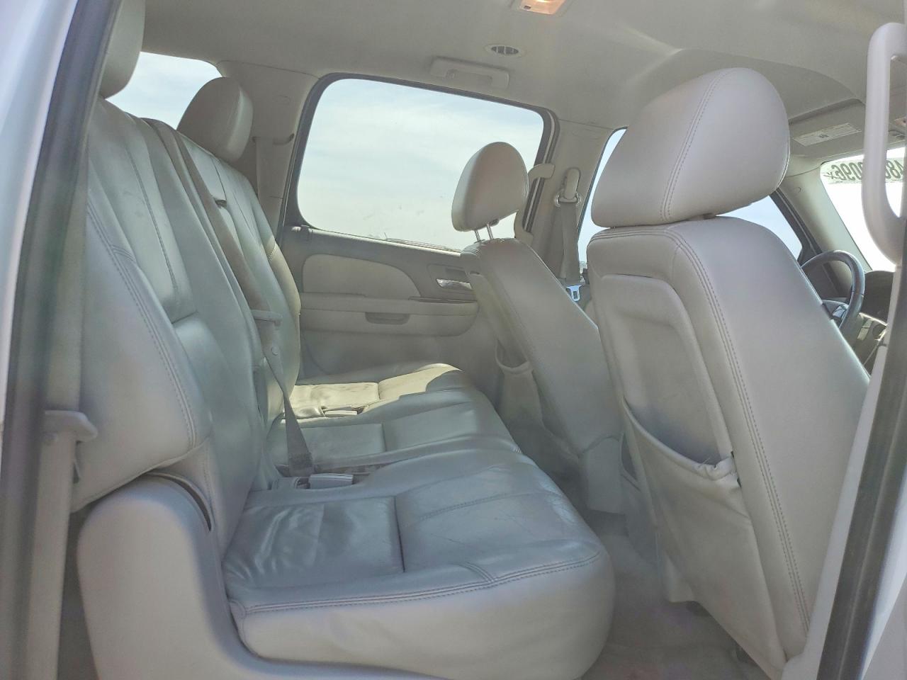 2011 CHEVROLET SUBURBAN C1500 LT photo 21