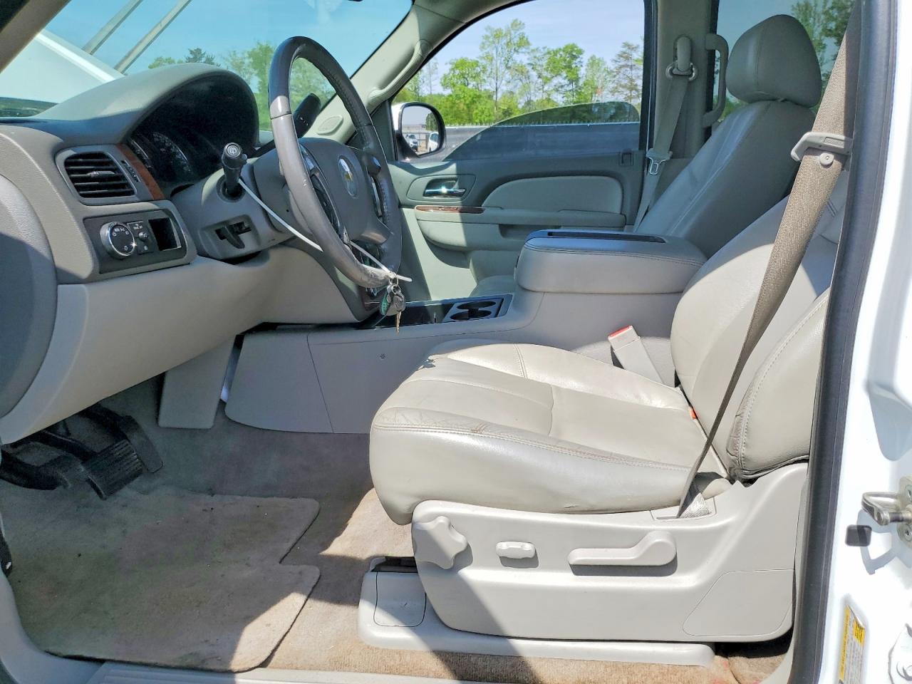 2011 CHEVROLET SUBURBAN C1500 LT photo 13