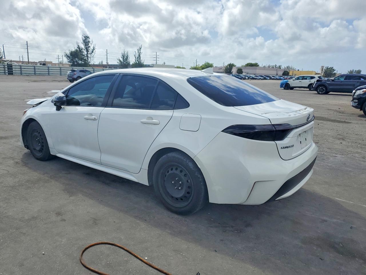 2020 TOYOTA COROLLA LE photo 3