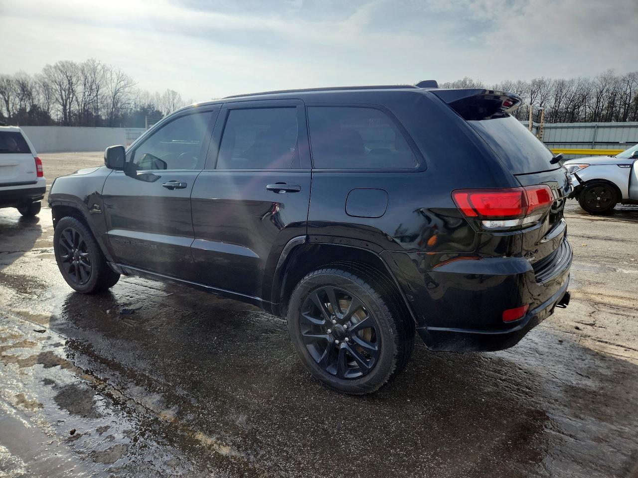 2018 JEEP GRAND CHEROKEE LAREDO photo 3