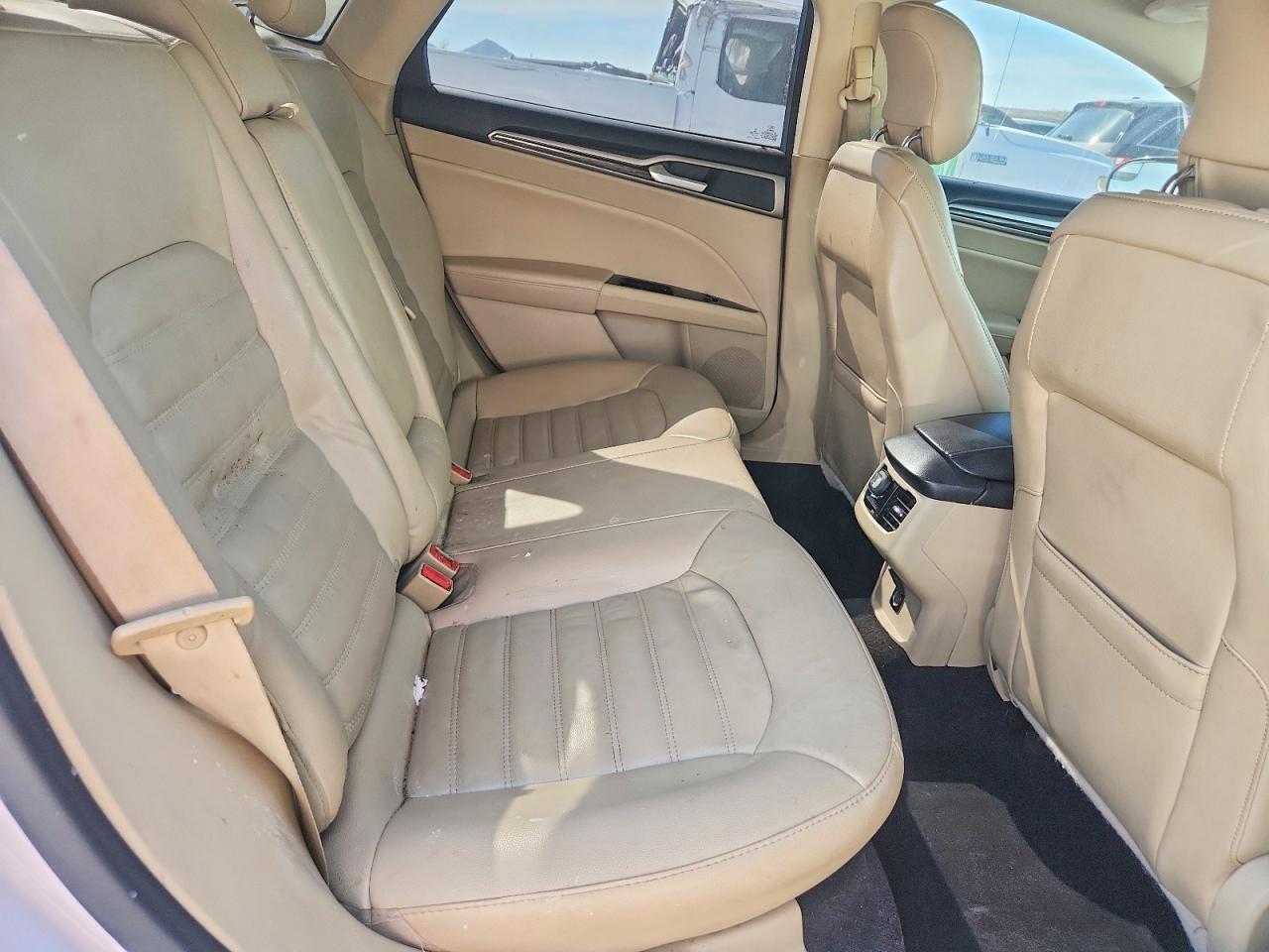 2014 FORD FUSION SE photo 28