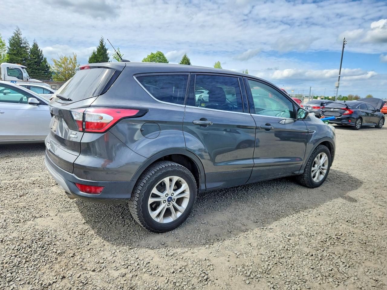 2017 FORD ESCAPE SE photo 3