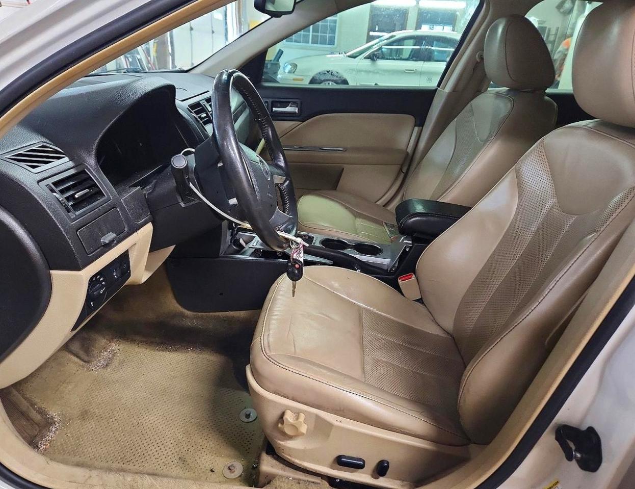 2010 MERCURY MILAN PREMIER photo 13