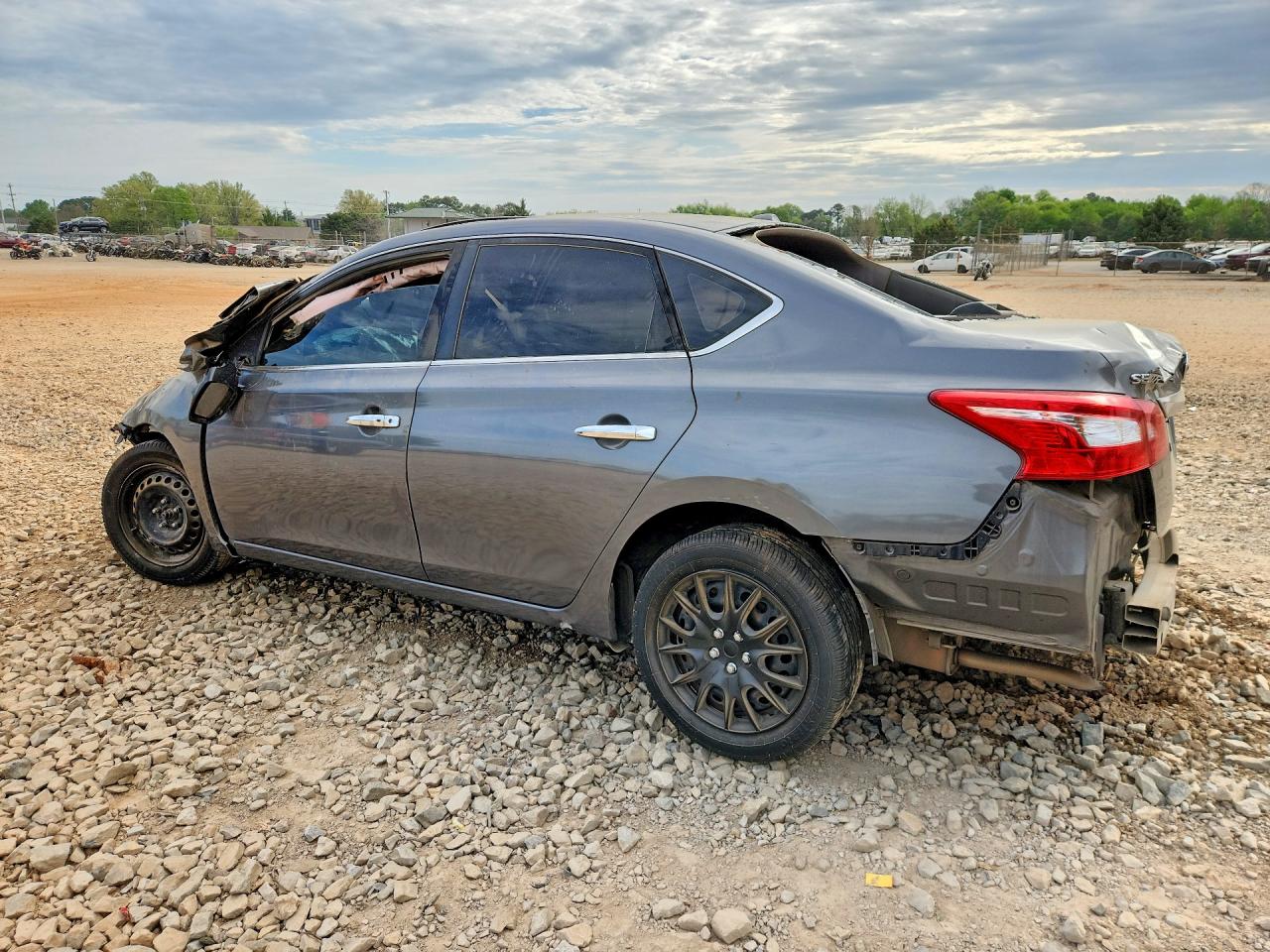 2017 NISSAN SENTRA SV photo 4