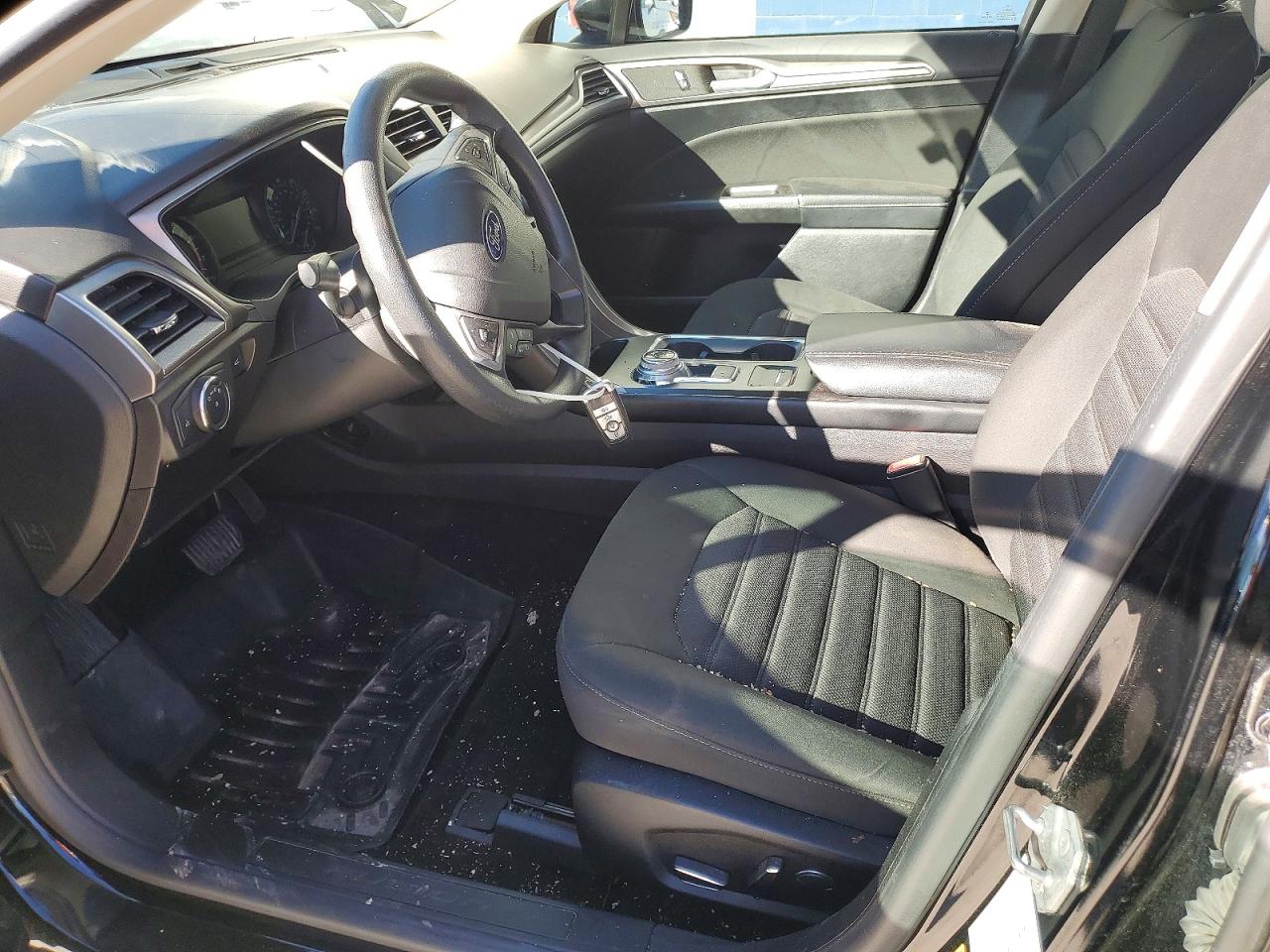 2017 FORD FUSION SE photo 13