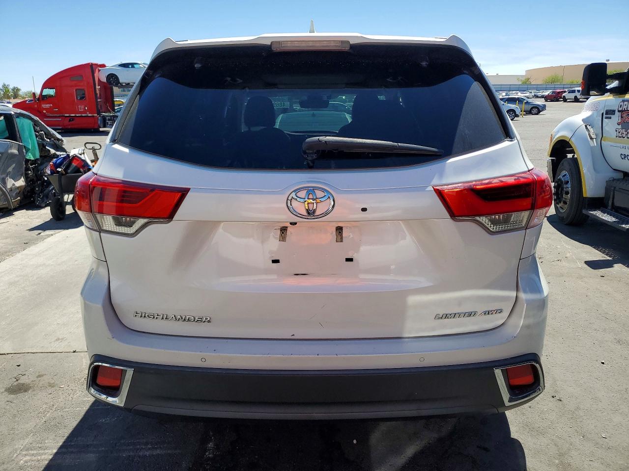 2018 TOYOTA HIGHLANDER LIMITED PLATINUM photo 11