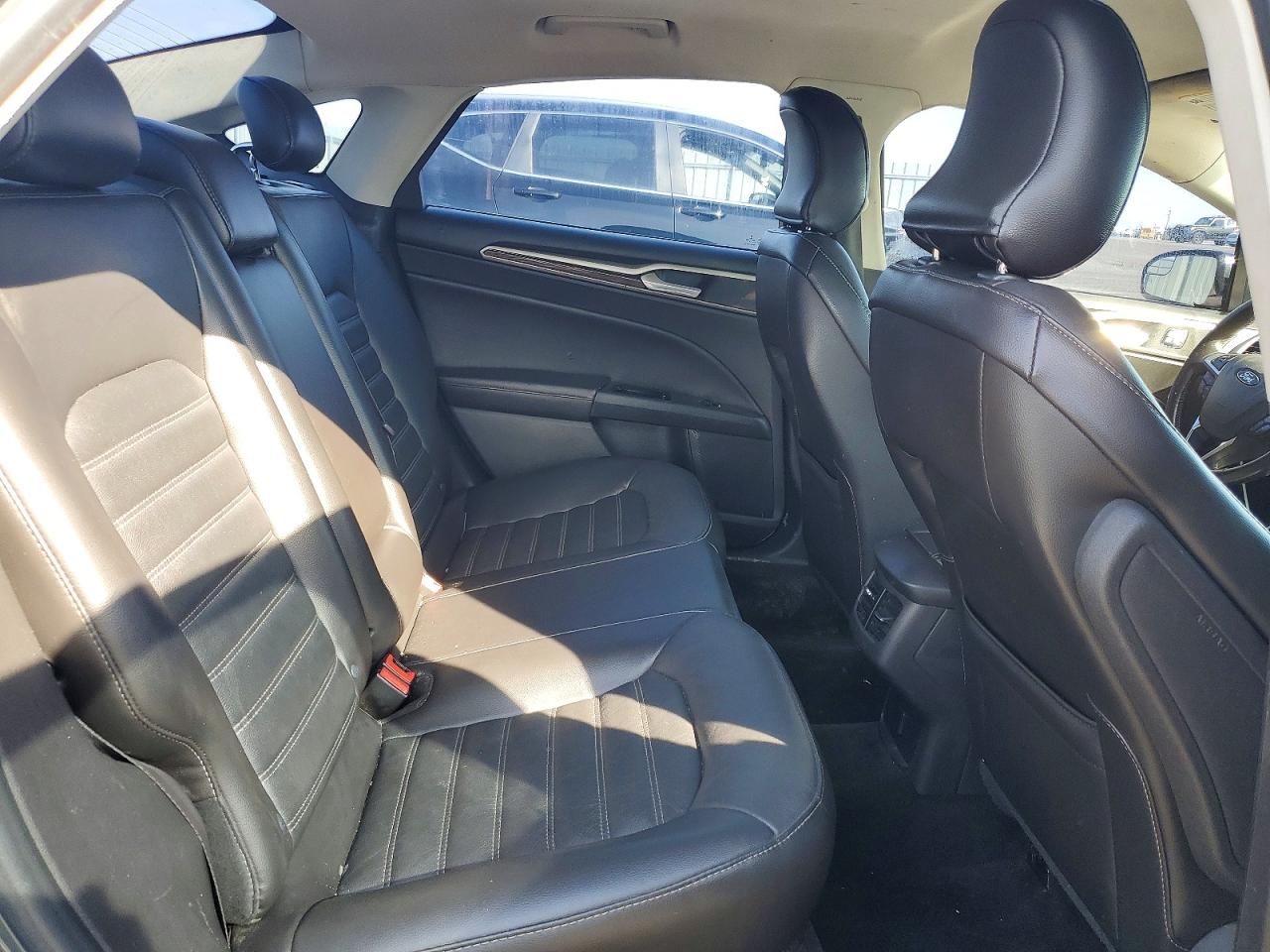 2015 FORD FUSION SE photo 28