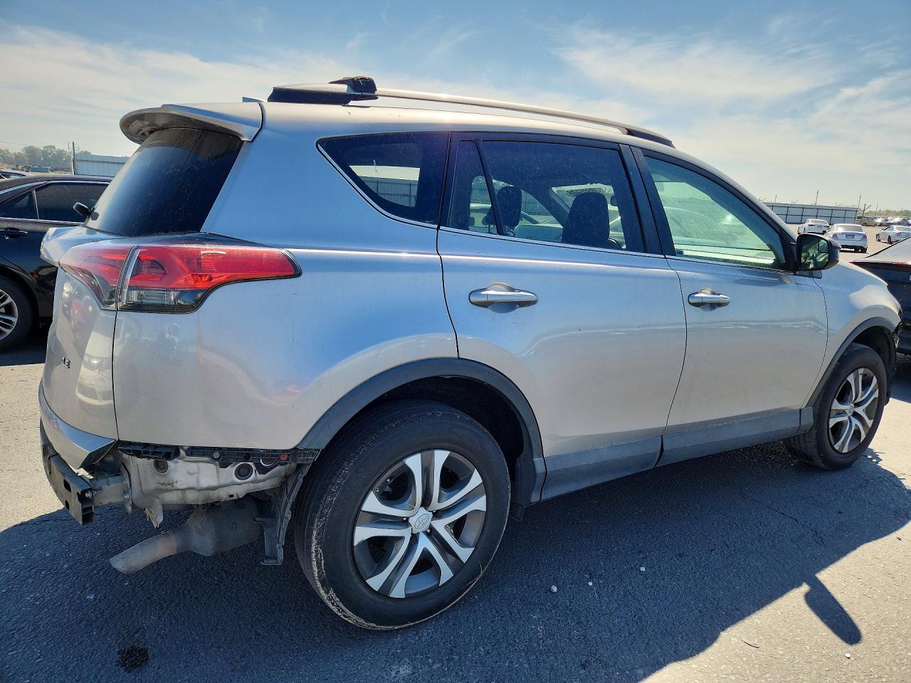 2017 TOYOTA RAV4 LE photo 5