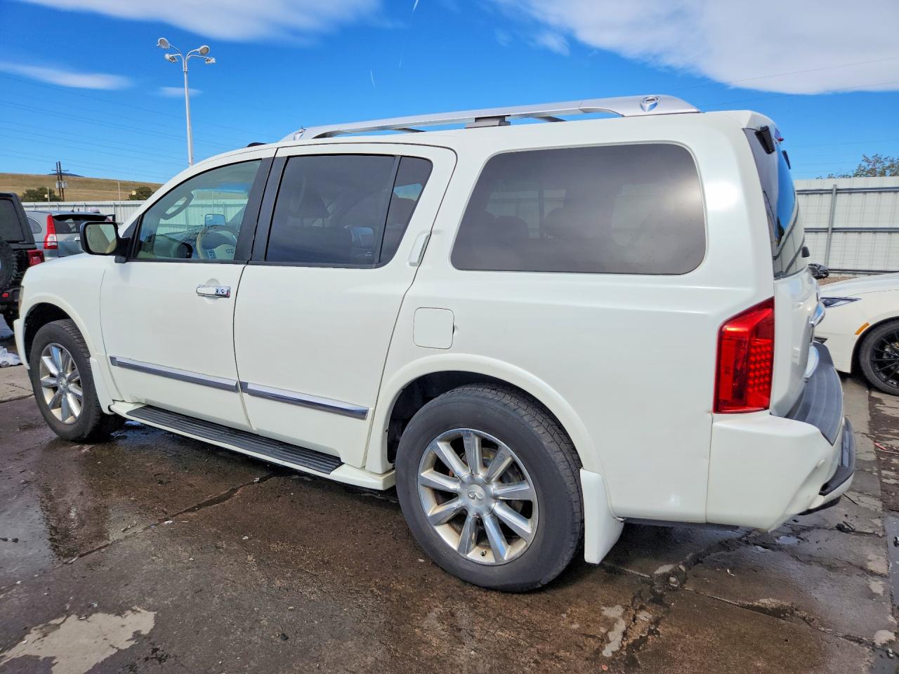 2010 INFINITI QX56 BASE photo 3