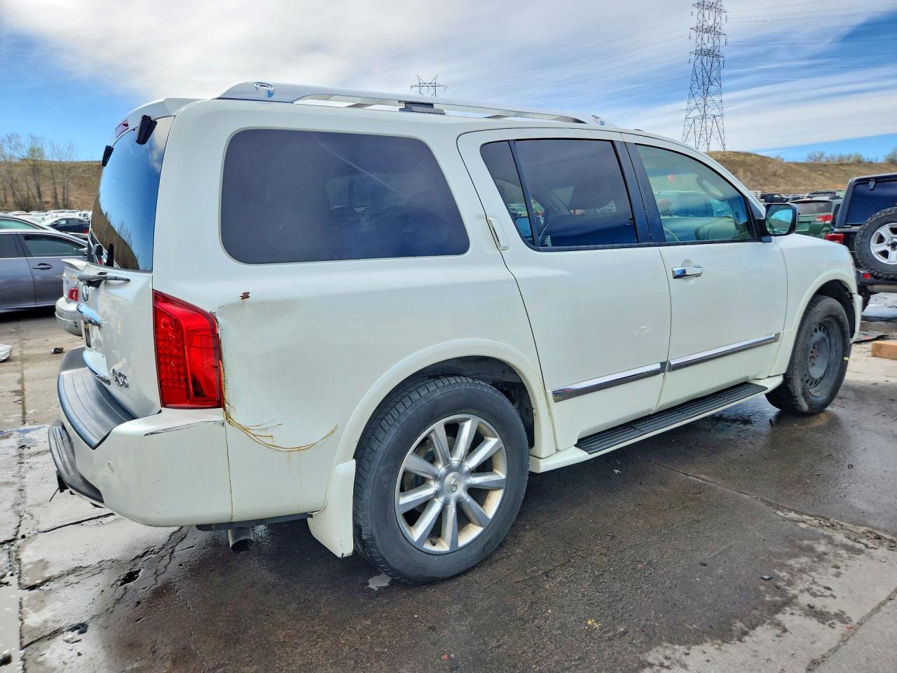 2010 INFINITI QX56 BASE photo 5