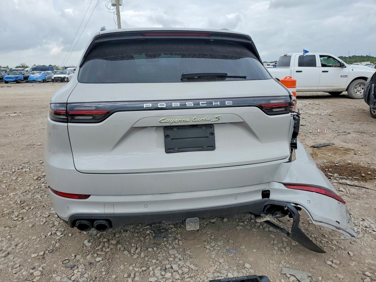 2023 PORSCHE CAYENNE TURBO S E-HYBRID photo 6