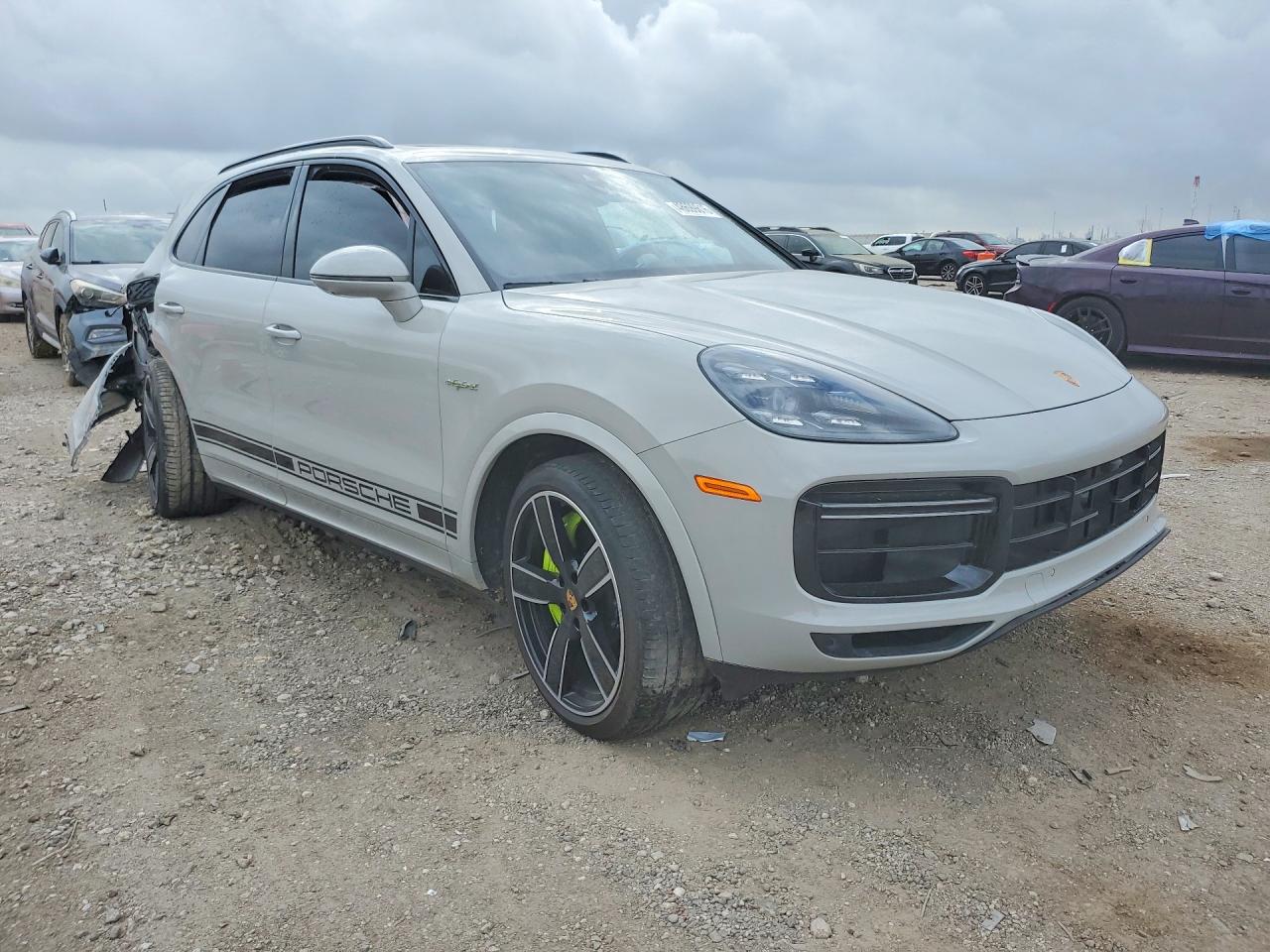 2023 PORSCHE CAYENNE TURBO S E-HYBRID photo 4