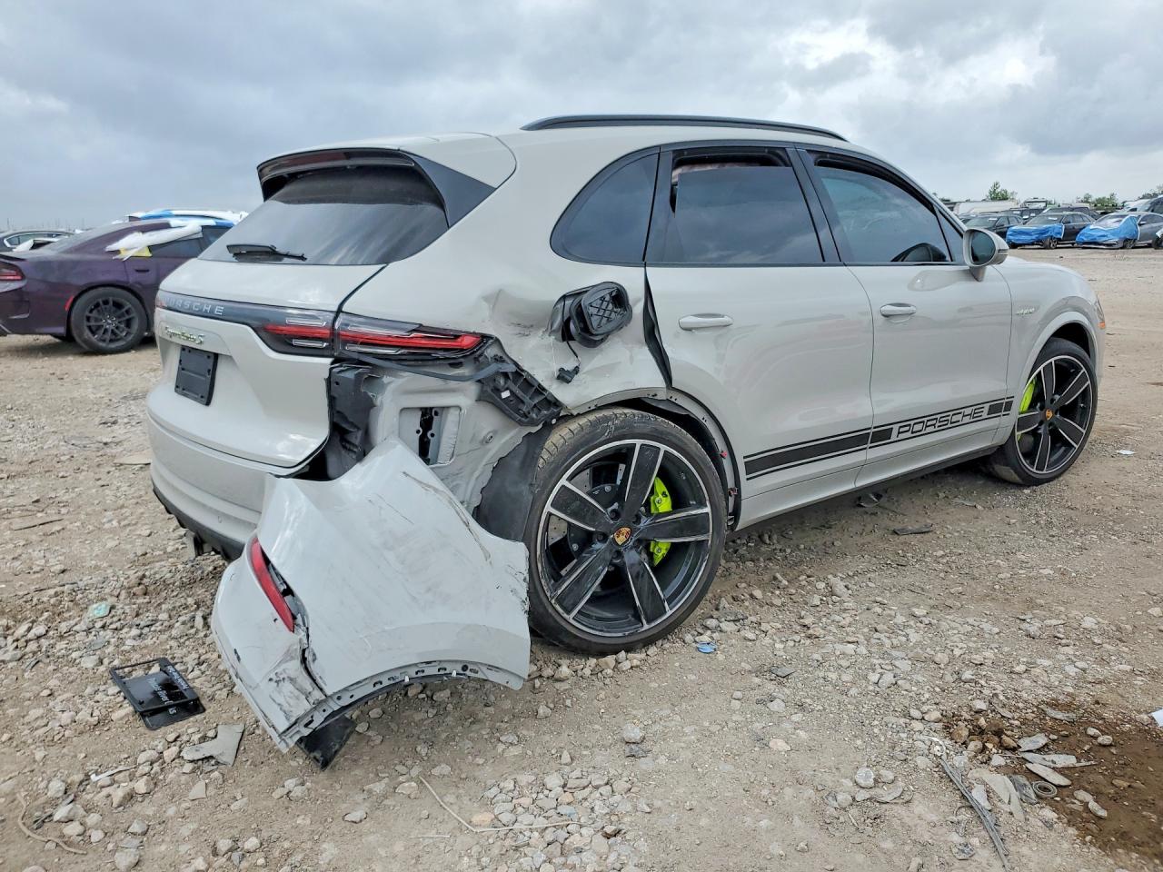 2023 PORSCHE CAYENNE TURBO S E-HYBRID photo 3