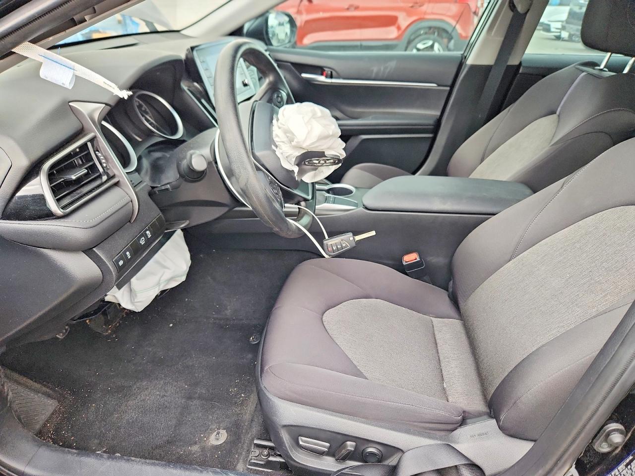 2022 TOYOTA CAMRY LE photo 13