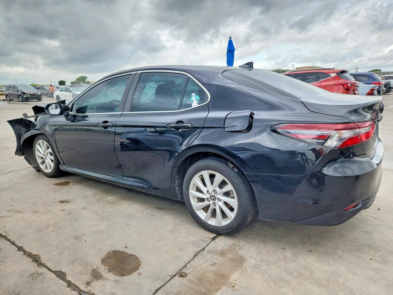 2022 TOYOTA CAMRY LE photo 3