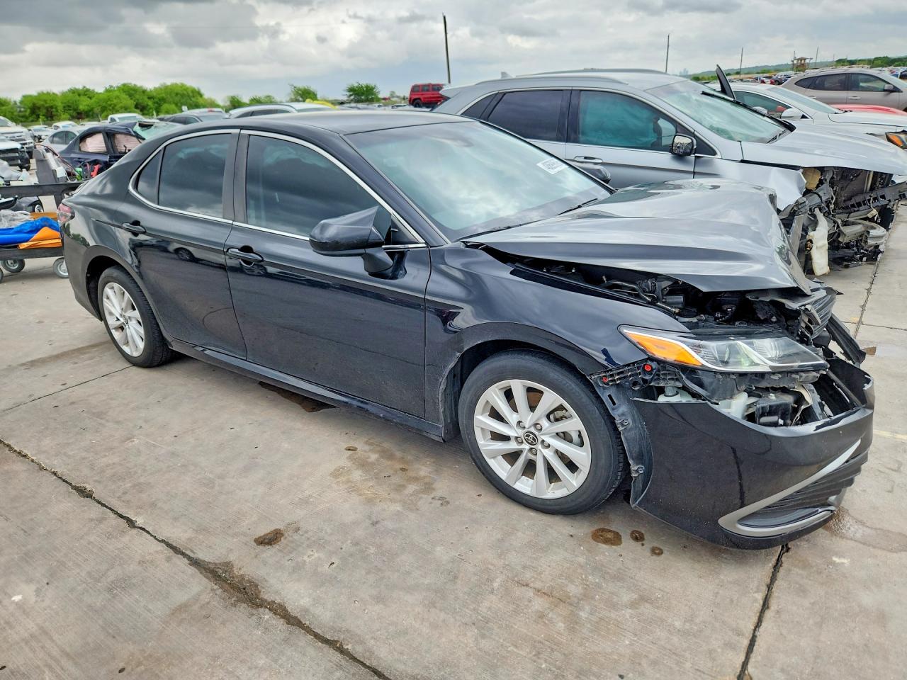 2022 TOYOTA CAMRY LE photo 7