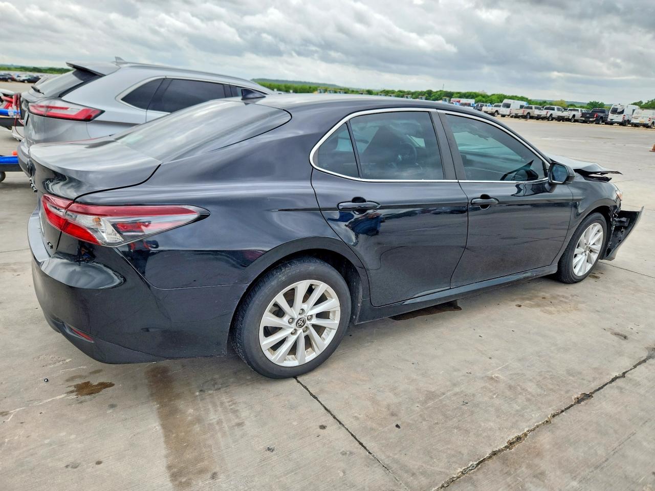 2022 TOYOTA CAMRY LE photo 5