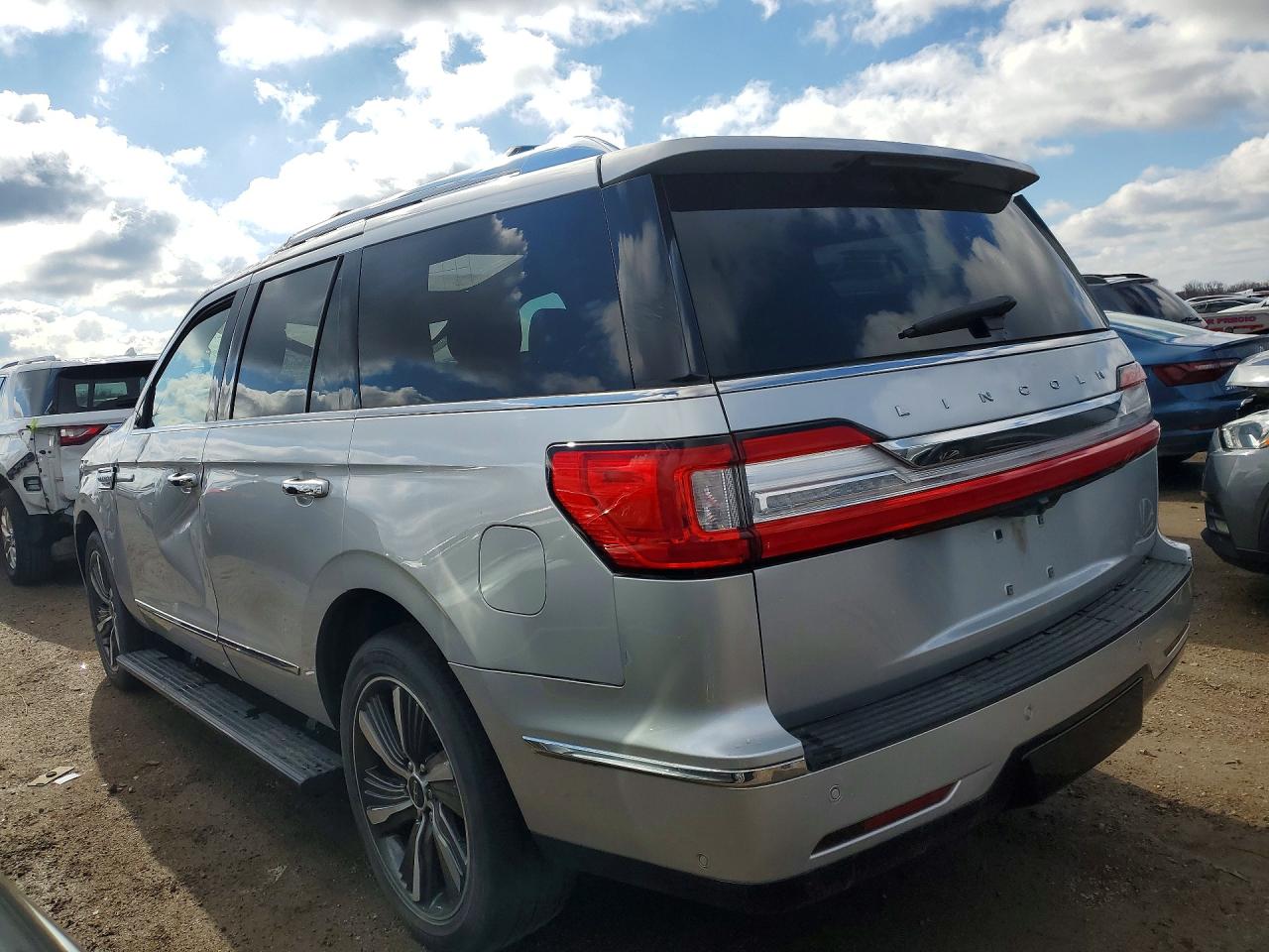2019 LINCOLN NAVIGATOR RESERVE photo 3