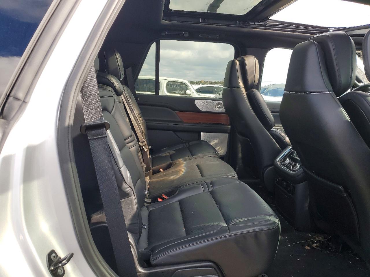 2019 LINCOLN NAVIGATOR RESERVE photo 21