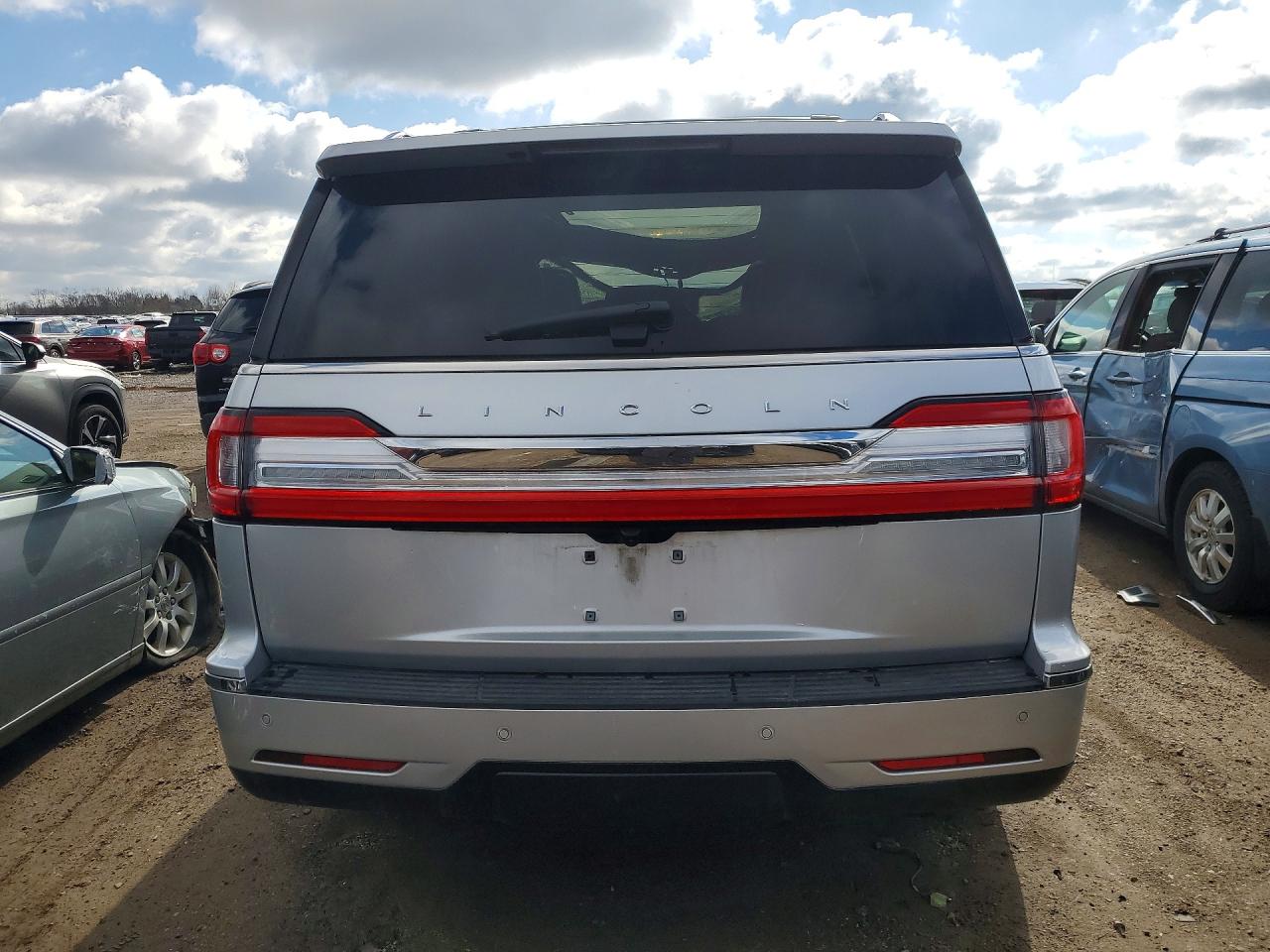 2019 LINCOLN NAVIGATOR RESERVE photo 11