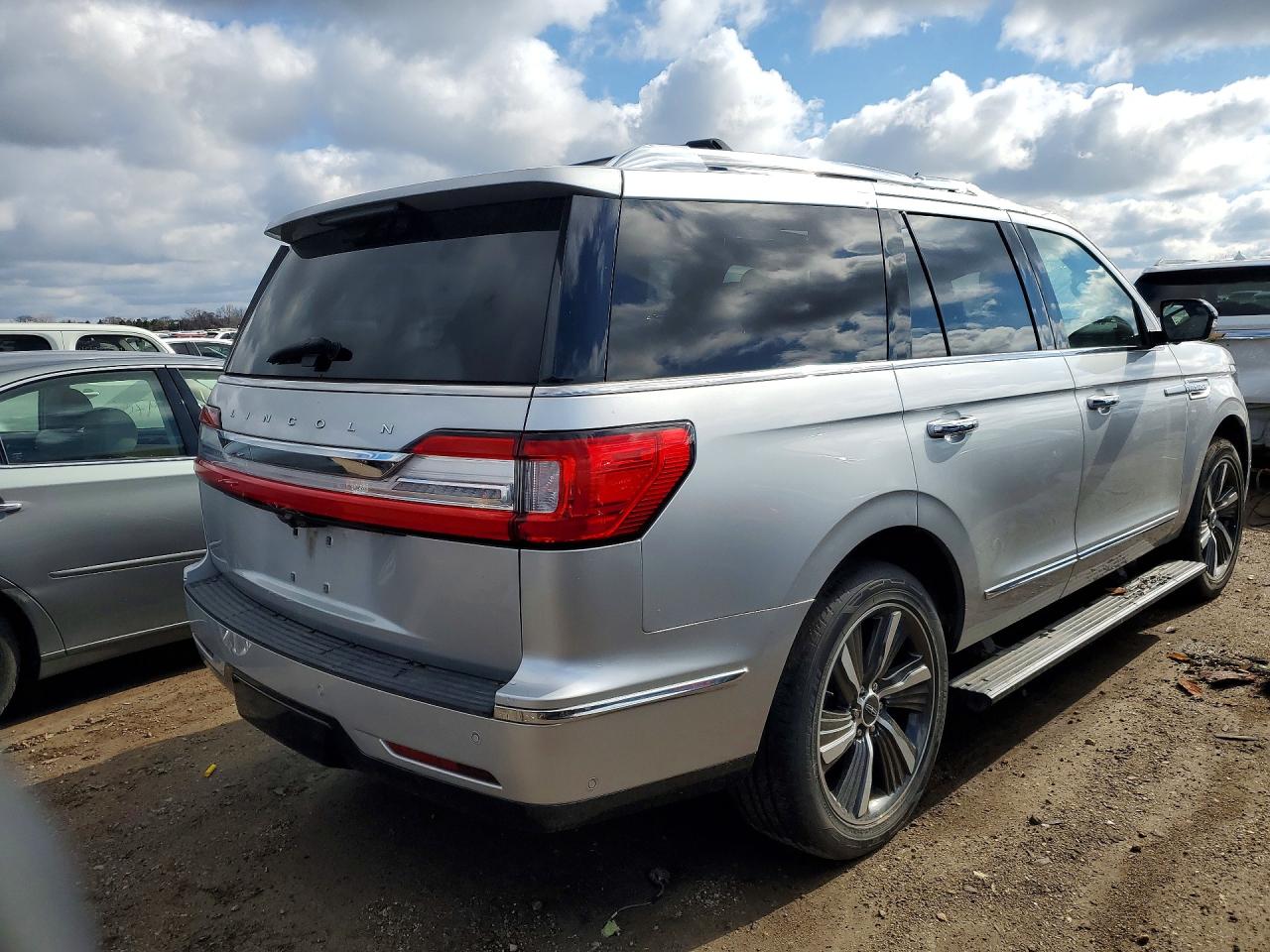 2019 LINCOLN NAVIGATOR RESERVE photo 5