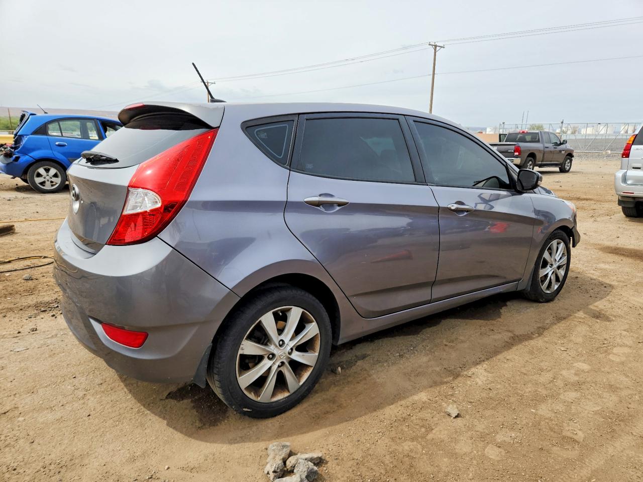 2014 HYUNDAI ACCENT SE photo 3