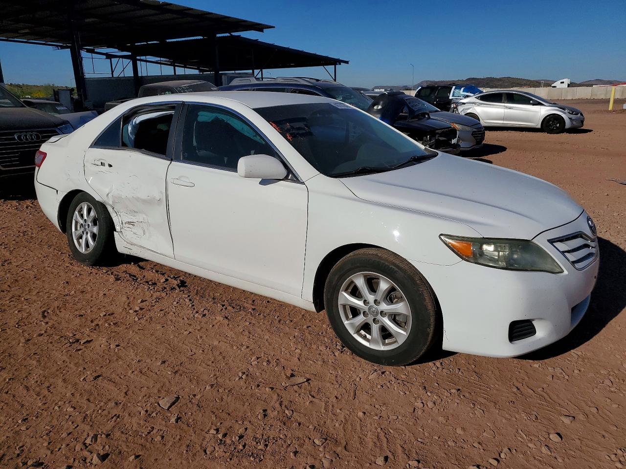 2011 TOYOTA CAMRY LE photo 10