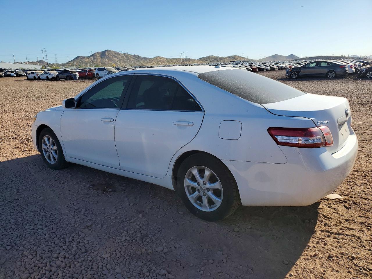 2011 TOYOTA CAMRY LE photo 4