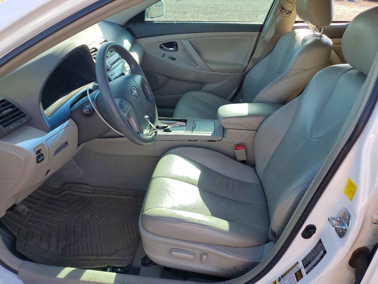2011 TOYOTA CAMRY LE photo 19