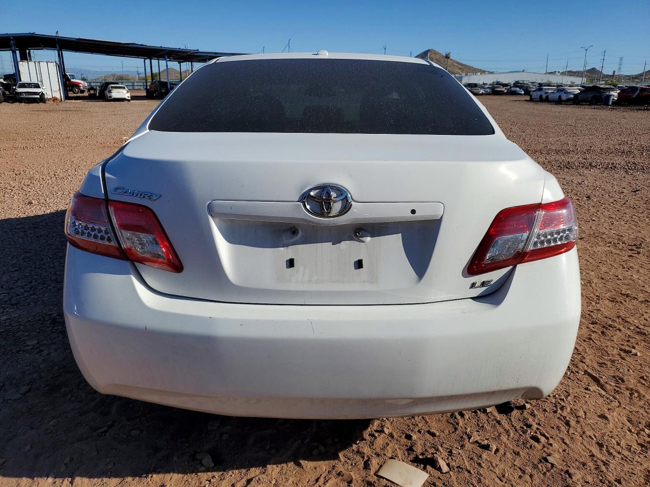 2011 TOYOTA CAMRY LE photo 16