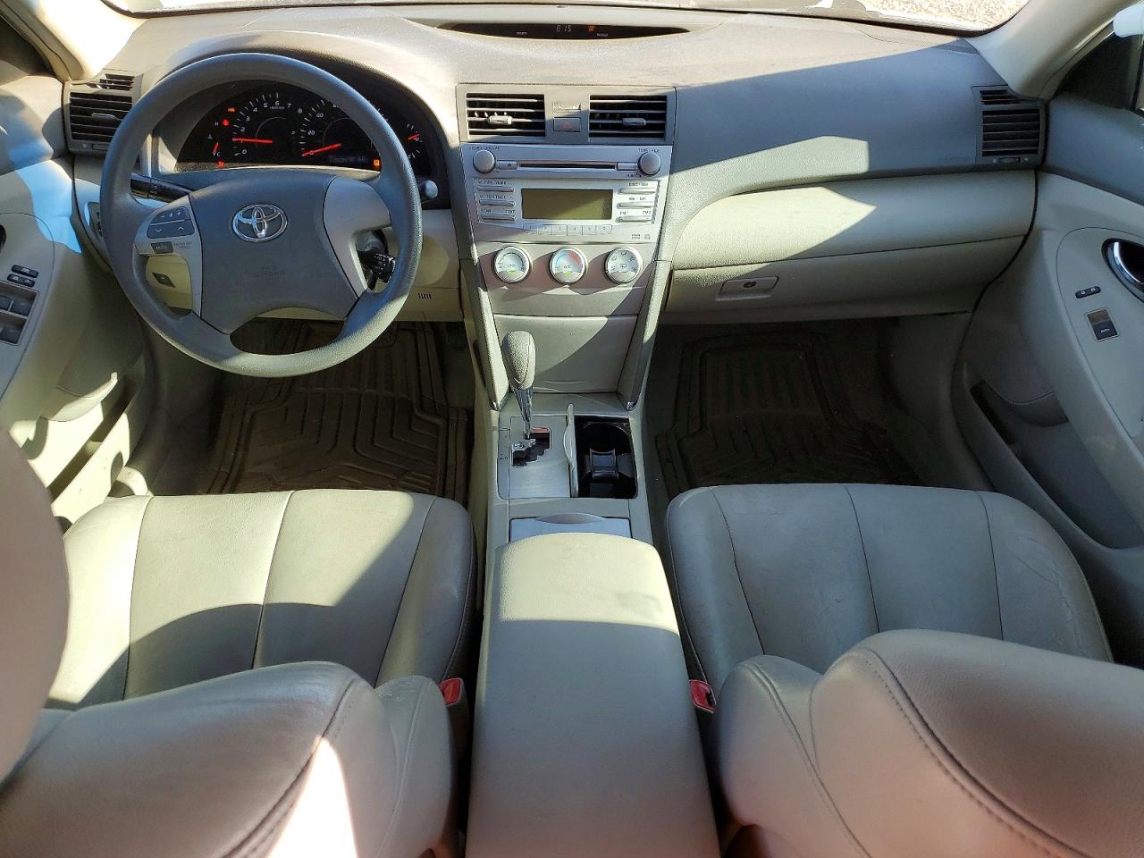 2011 TOYOTA CAMRY LE photo 22