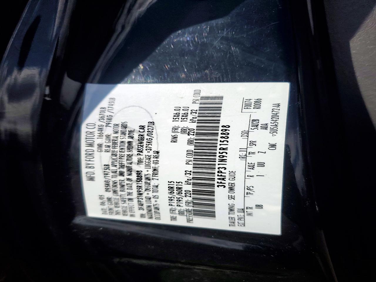 2005 FORD FOCUS ZX3 photo 13