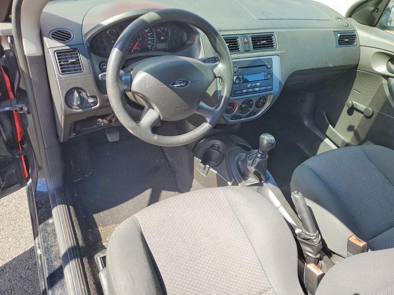 2005 FORD FOCUS ZX3 photo 8