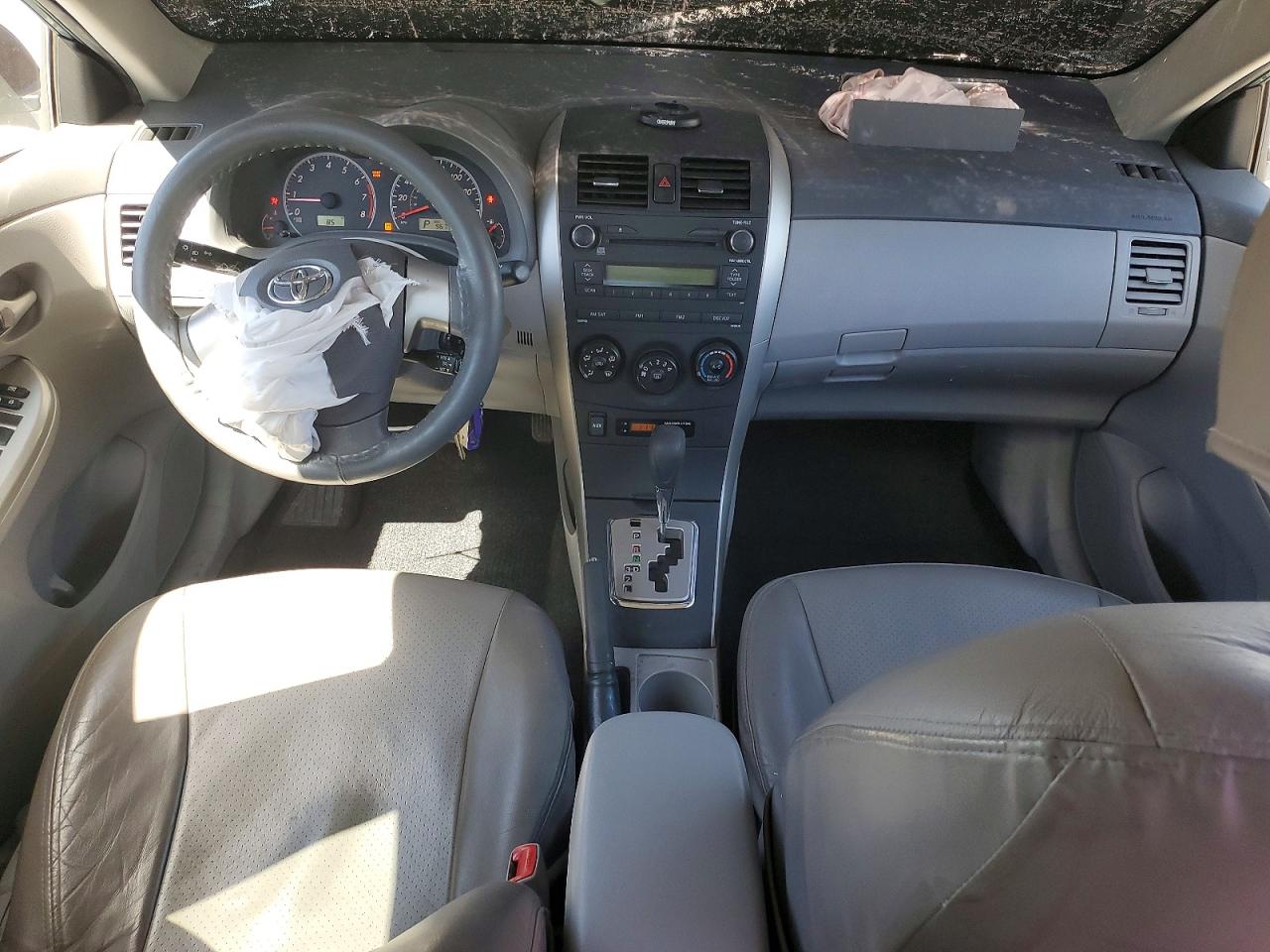 2010 TOYOTA COROLLA LE photo 15