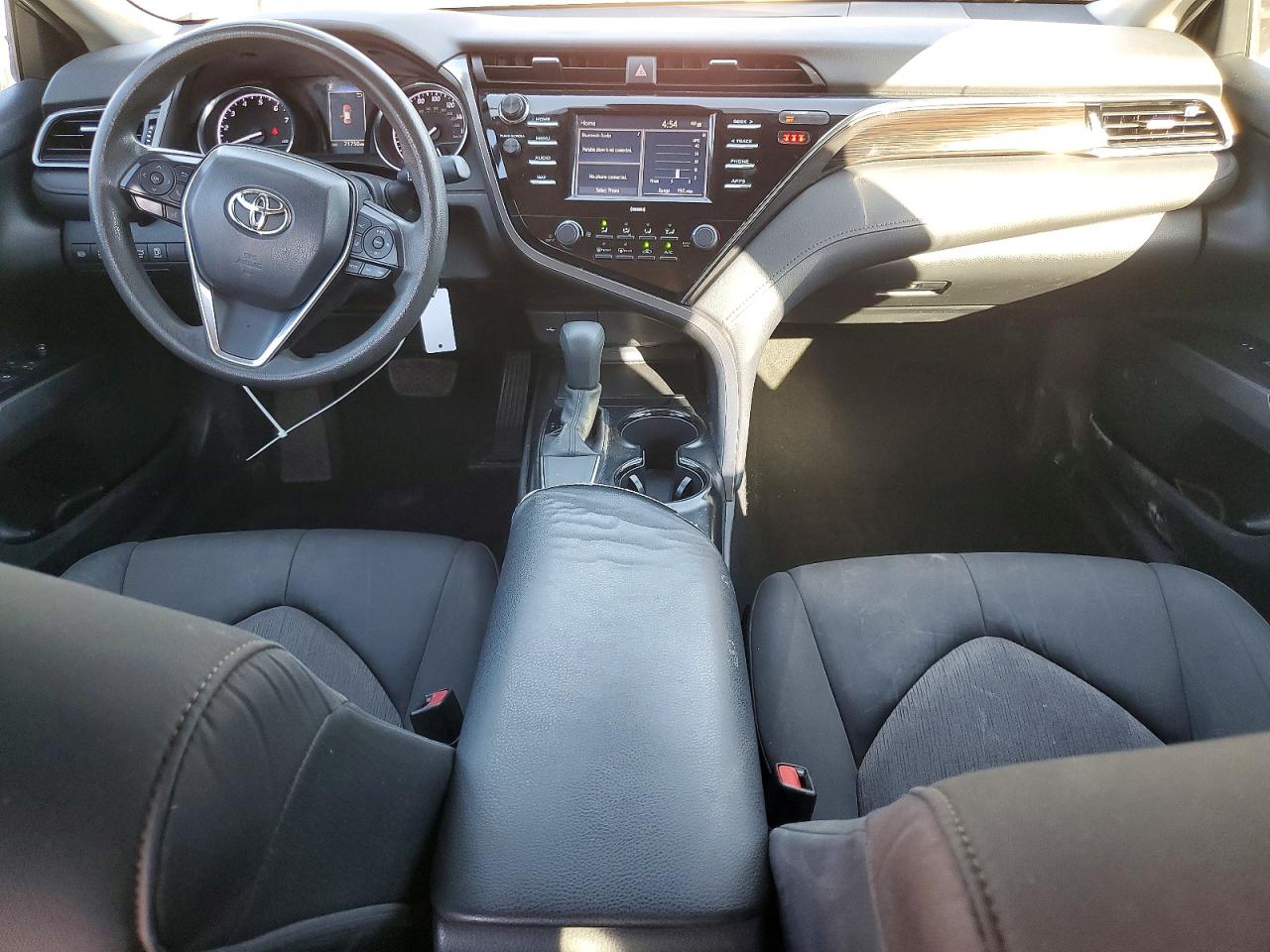 2020 TOYOTA CAMRY LE photo 15