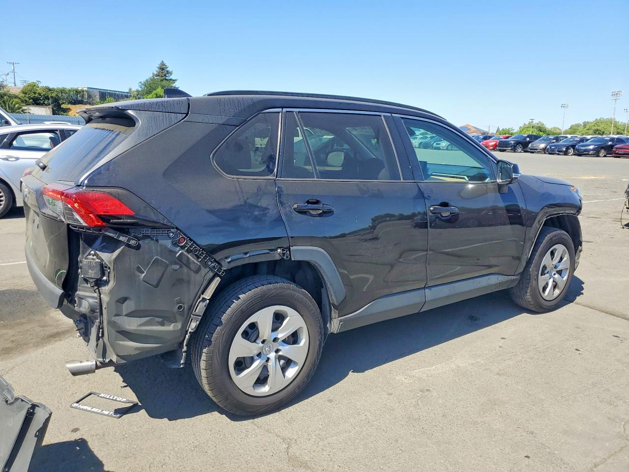 2021 TOYOTA RAV4 LE photo 5