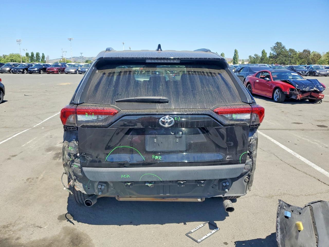 2021 TOYOTA RAV4 LE photo 11