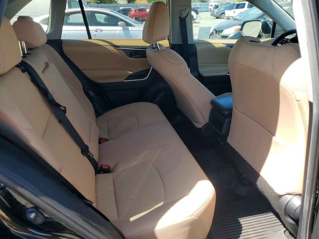 2021 TOYOTA RAV4 LE photo 19