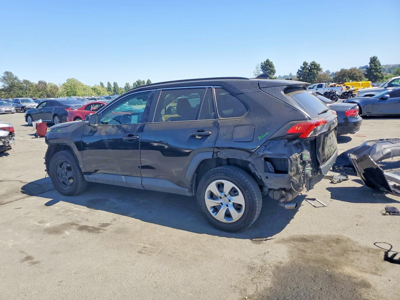 2021 TOYOTA RAV4 LE photo 3
