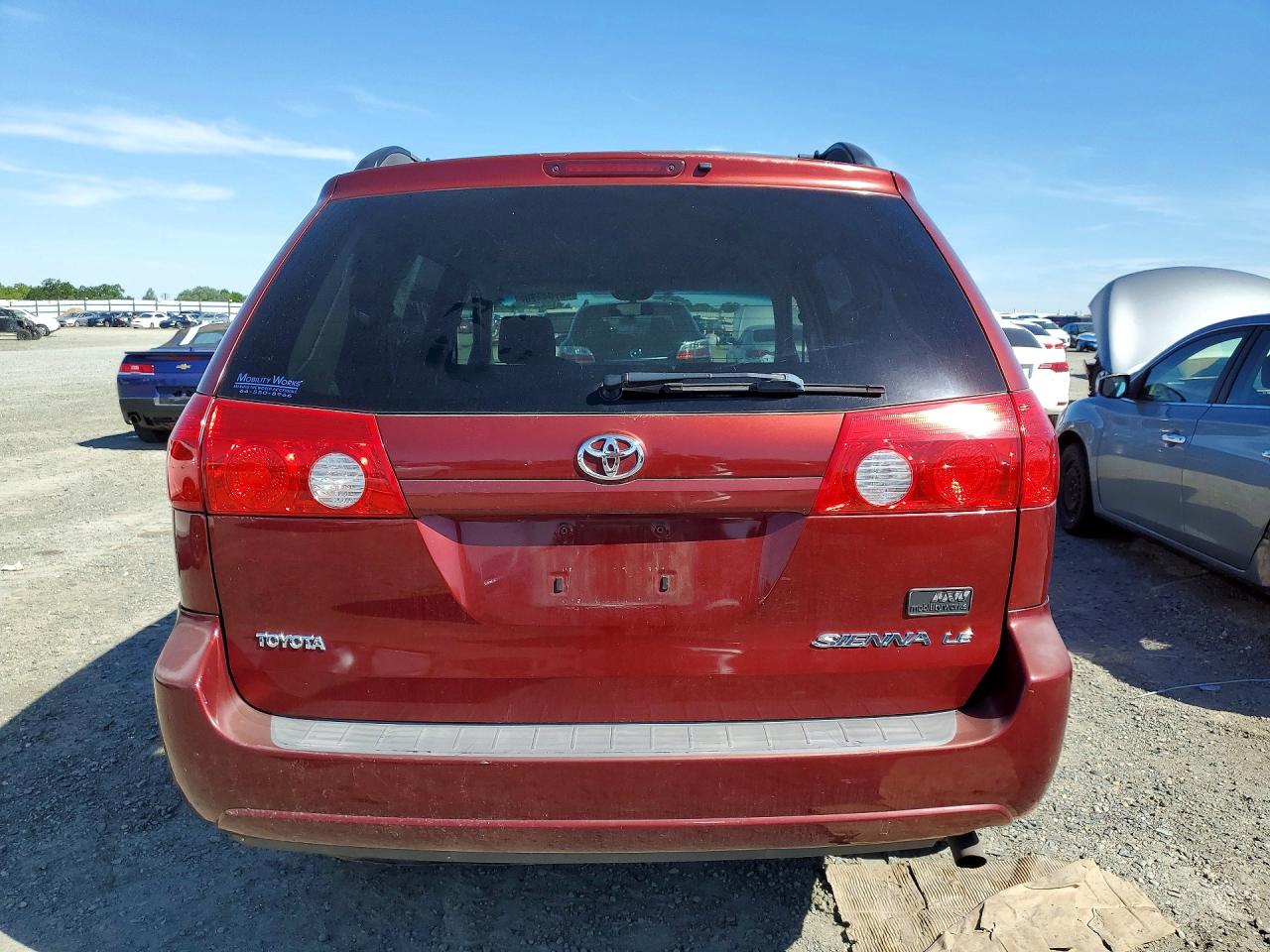 2008 TOYOTA SIENNA LE 8-PASSENGER photo 11