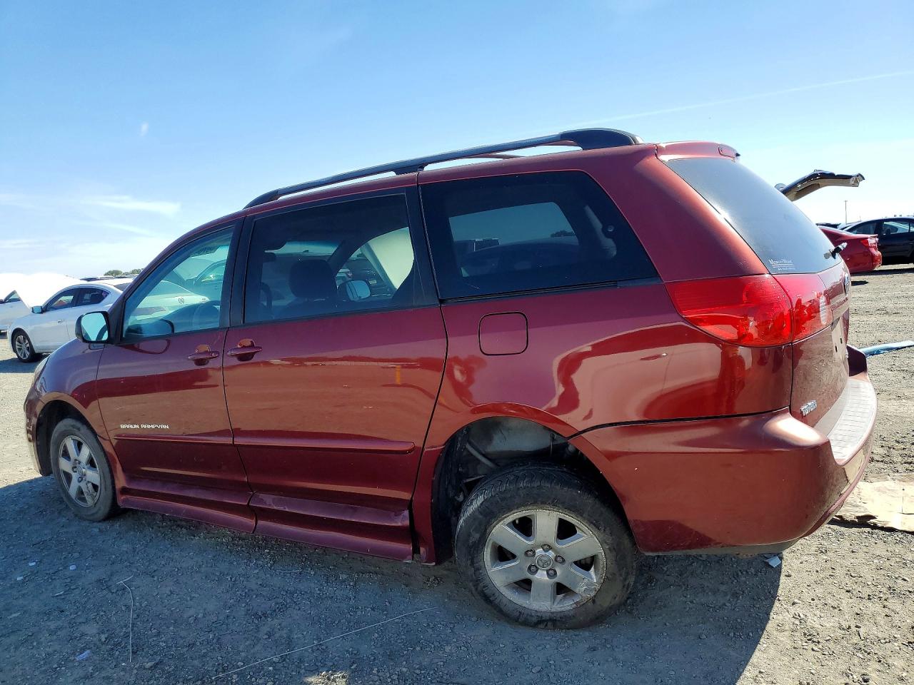 2008 TOYOTA SIENNA LE 8-PASSENGER photo 3