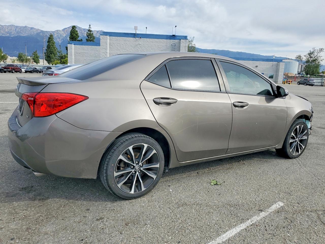 2018 TOYOTA COROLLA SE photo 5