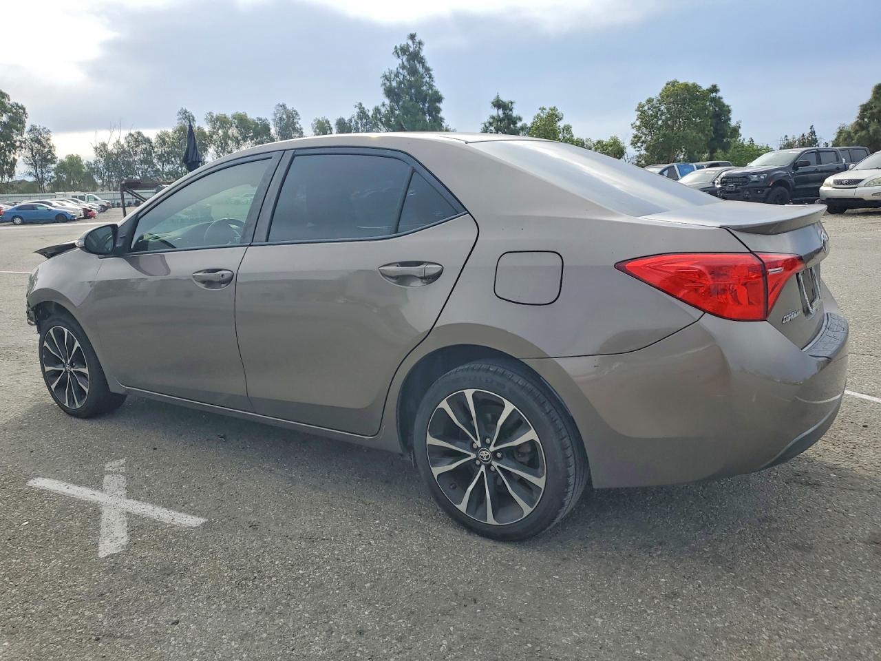 2018 TOYOTA COROLLA SE photo 3